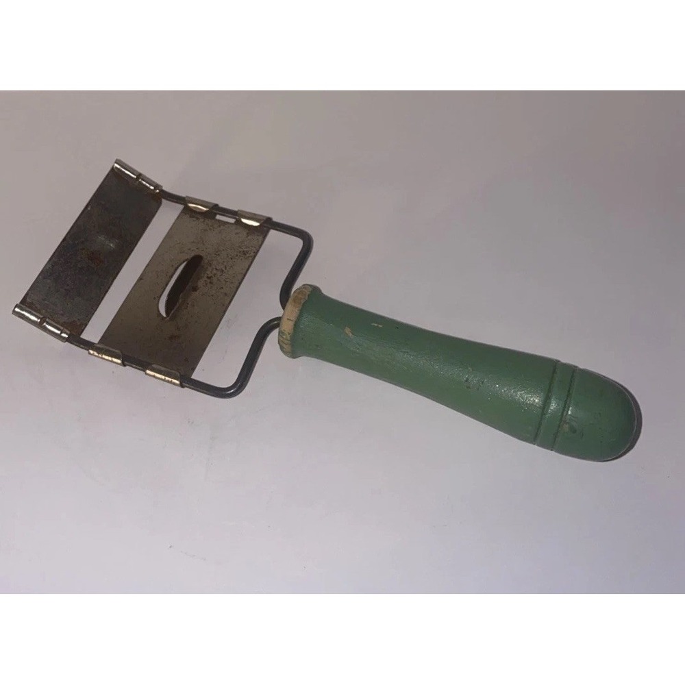 VINTAGE GREEN WOODEN HANDLE CHEESE SLICER